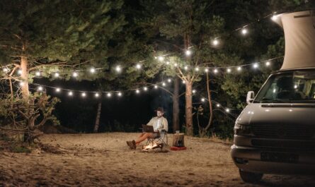 découvrez la liberté de la vanlife : transforme votre véhicule en maison mobile et explorez les paysages majestueux tout en voyageant à votre rythme. embarquez pour des aventures uniques et une vie au plus près de la nature.